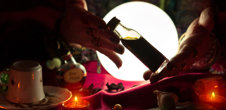 MAGALIE médium sensitive et tarologue chez Elemiah voyance RITUELS POTIONS VOYANCE